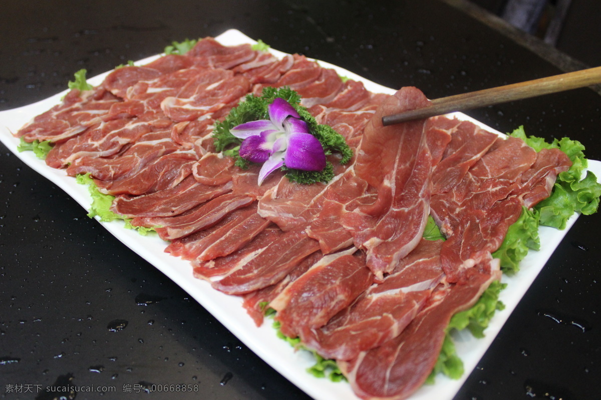 牛肉 鮮切肉 火鍋牛肉 肉 火鍋拼盤 花 生菜 水晶盤 餐飲美食 食物原料