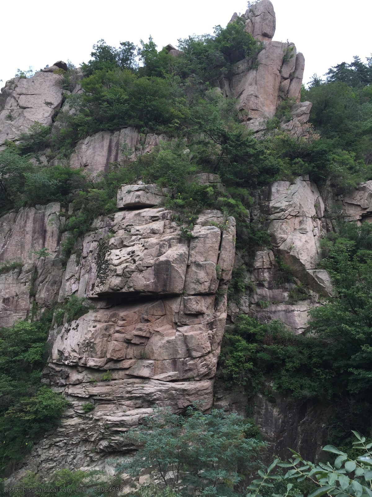 石头山 石头 大石头 大山 绿色大山 绿色背景 自然景观 自然风景