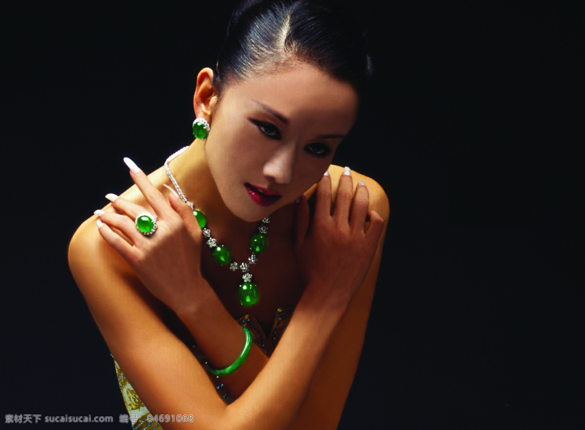 杨丽萍 舞蹈家 纤细手指 迷离 气质 耳环 明星偶像 人物图库 七彩云南 手镯 项链