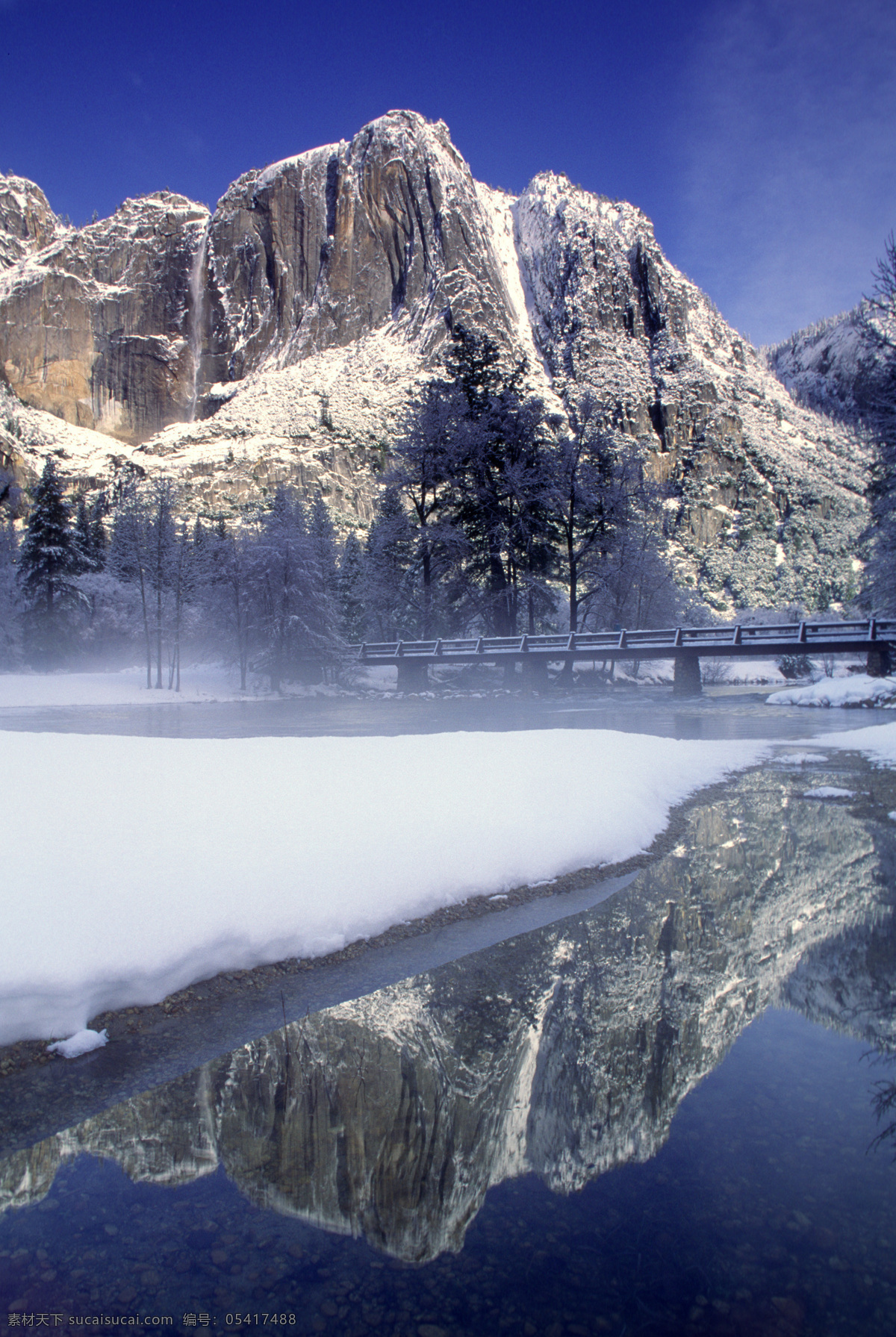冬天 河流 美景 雪山 山峰 小河 湖面 倒影 湖泊 湖水 景色 风景 摄影图 高清图片 自然风景 自然景观 黑色