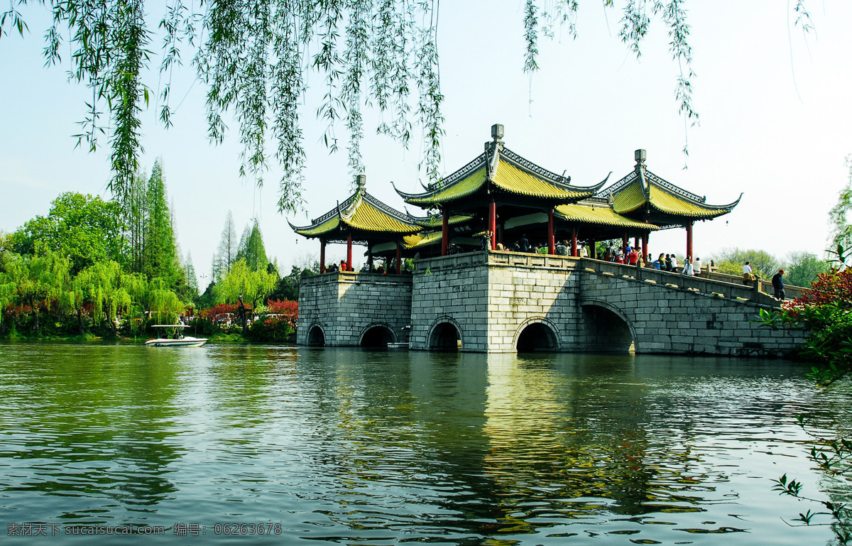 春色五亭橋 五亭橋 揚(yáng)州 柳枝 瘦西湖 湖水 倒影 自然景觀 建筑園林