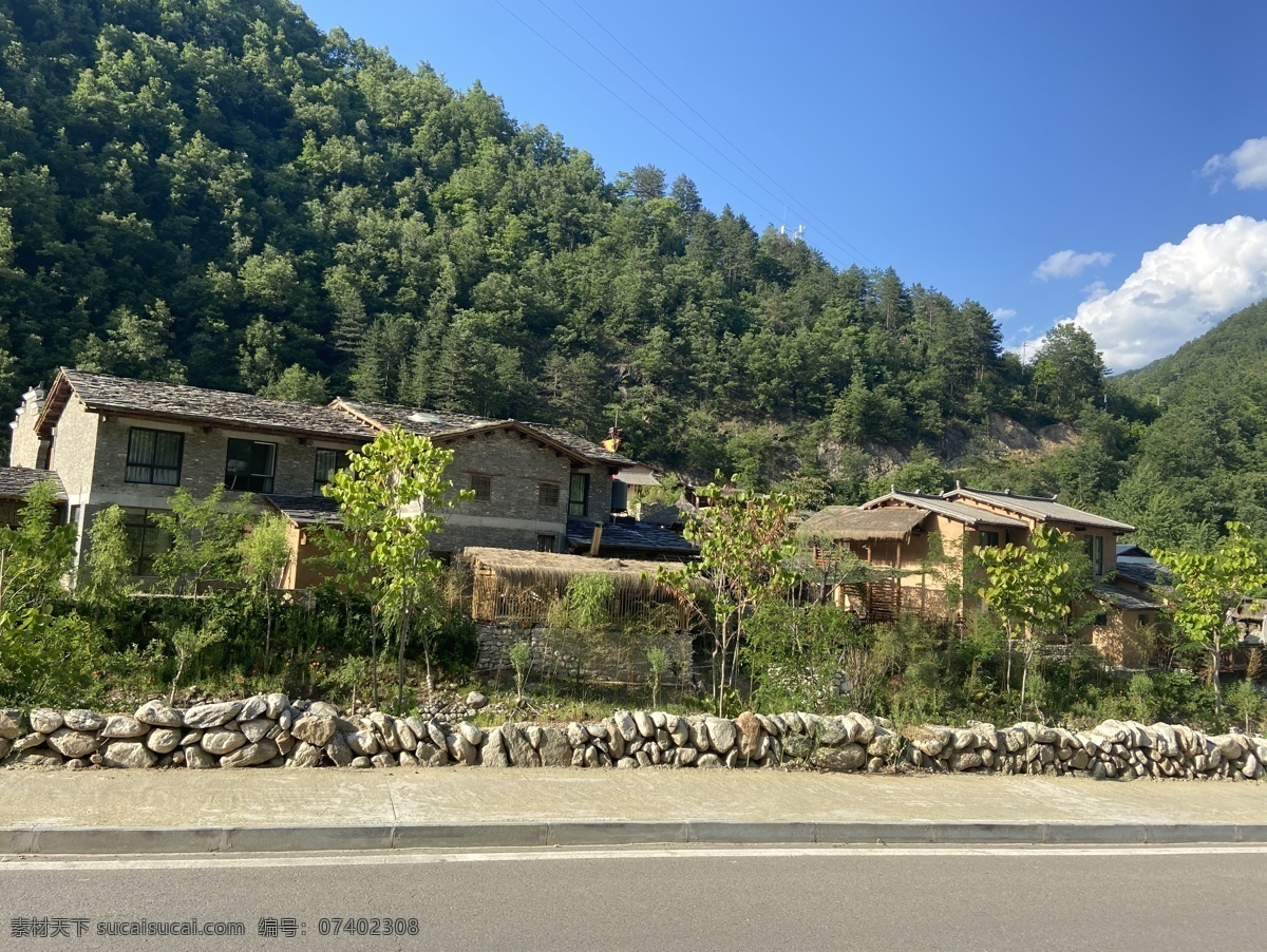 小山村圖片 山 山村 樹 樹林 房子 馬路 天空 清新 旅游 山林 野外 景觀 人文 旅游攝影 人文景觀