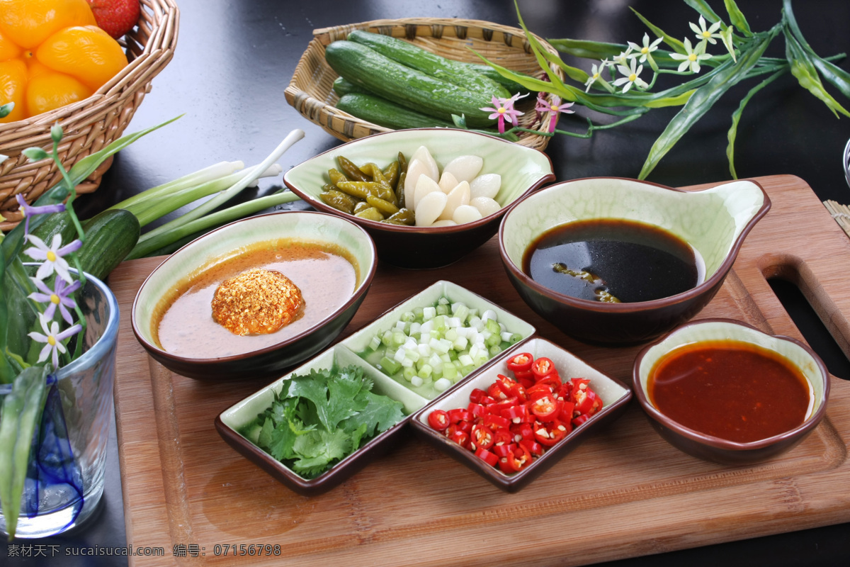 火鍋調(diào)料 火鍋蘸料 火鍋小料 豆撈 味碟 油碟 調(diào)料 火鍋 辣椒 大蒜 食物原料 菜品 大全 餐飲美食 傳統(tǒng)美食