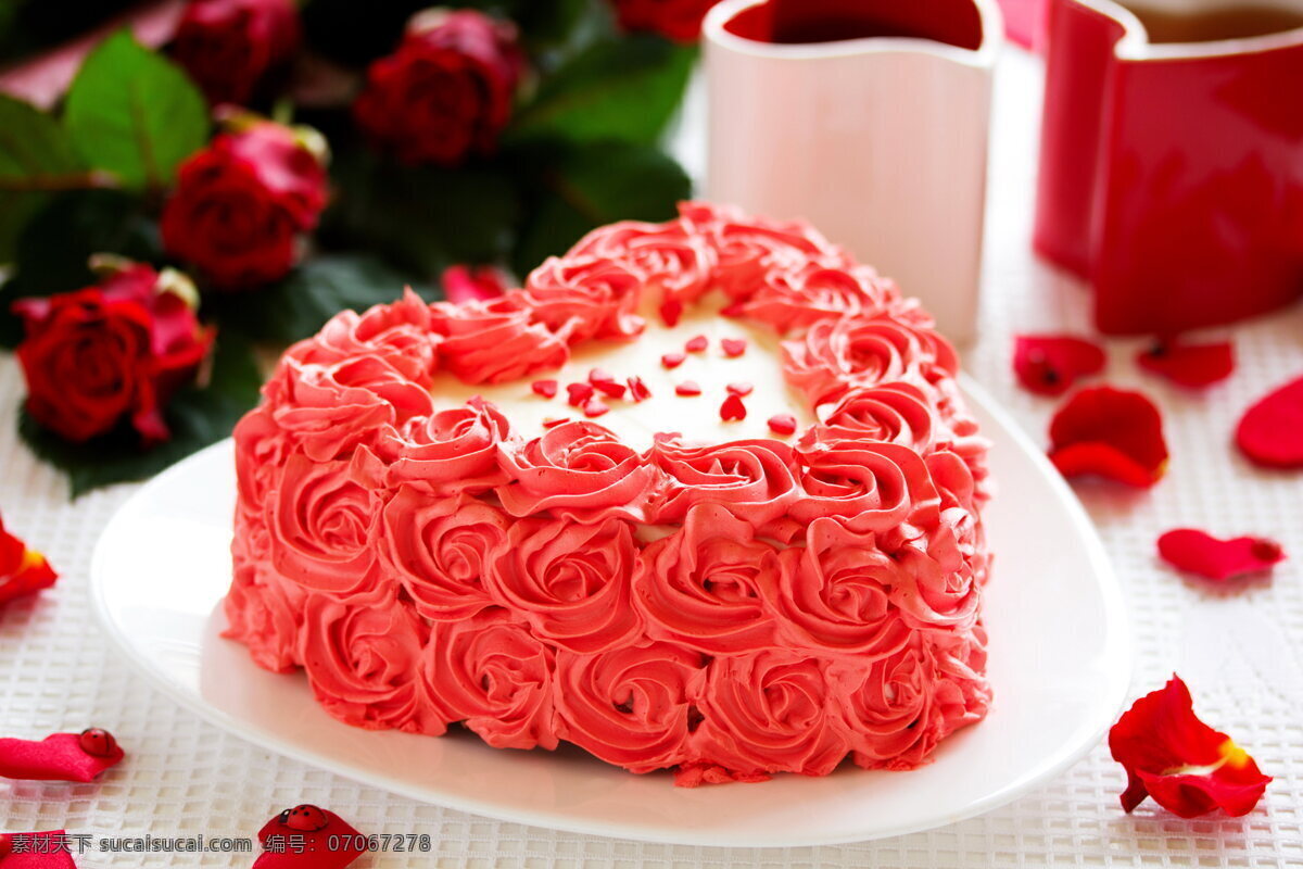 生日鲜花 蛋糕 生日蛋糕 裱花蛋糕 爱心 心形 糕点 点心 甜点 奶油蛋糕 花卉蛋糕 美味 美食 食物 红色