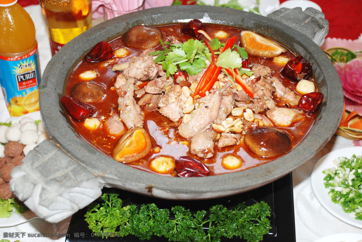 石鍋雞 石頭鍋 大盤雞 雞子 燉雞 美食 美味 傳統(tǒng)美食 餐飲美食