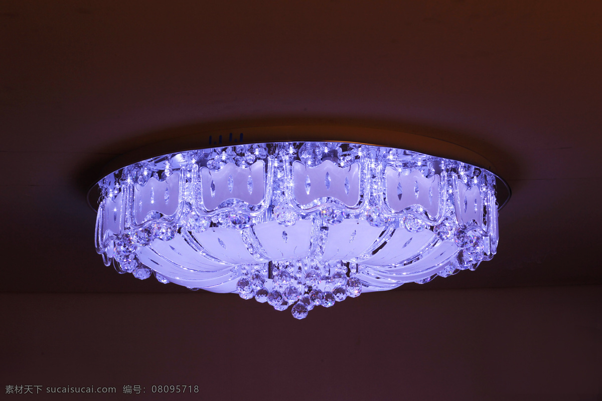 水晶燈 燈飾 簡約 生活百科 時尚 數(shù)碼家電 水晶 吸頂燈 現(xiàn)代 家居裝飾素材 燈飾素材