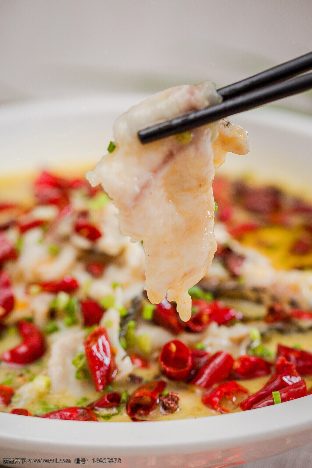 香辣魚片 紅椒魚片 中式美食 川菜風(fēng)味 魚片菜肴 香辣口味 蔥花點綴 傳統(tǒng)中餐 麻辣魚片 鮮嫩魚肉 家常菜 中餐美食 辣味美食 川味經(jīng)典 魚片火鍋