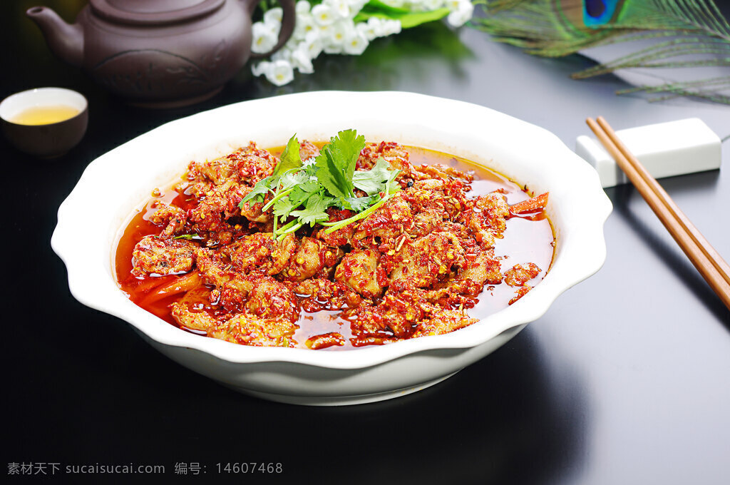 水煮肉片 川菜 麻辣 中餐 傳統(tǒng)美食 辣椒 肉片 中式料理 香菜 紅油 四川風(fēng)味 家常菜 下飯菜 中國(guó)菜 經(jīng)典菜品
