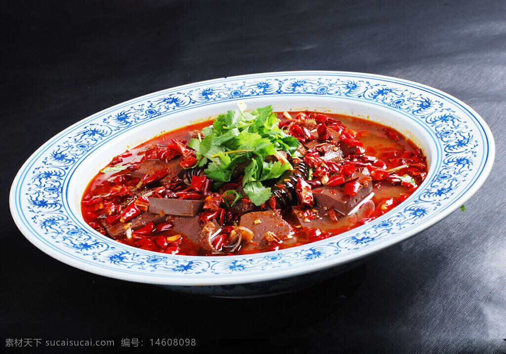 香辣毛血旺 川菜 麻辣 重慶風(fēng)味 中餐美食 火鍋菜 辣味菜肴 豬血 毛肚 香菜裝飾 紅油湯底 辣椒片 傳統(tǒng)菜肴 家常菜 美食攝影