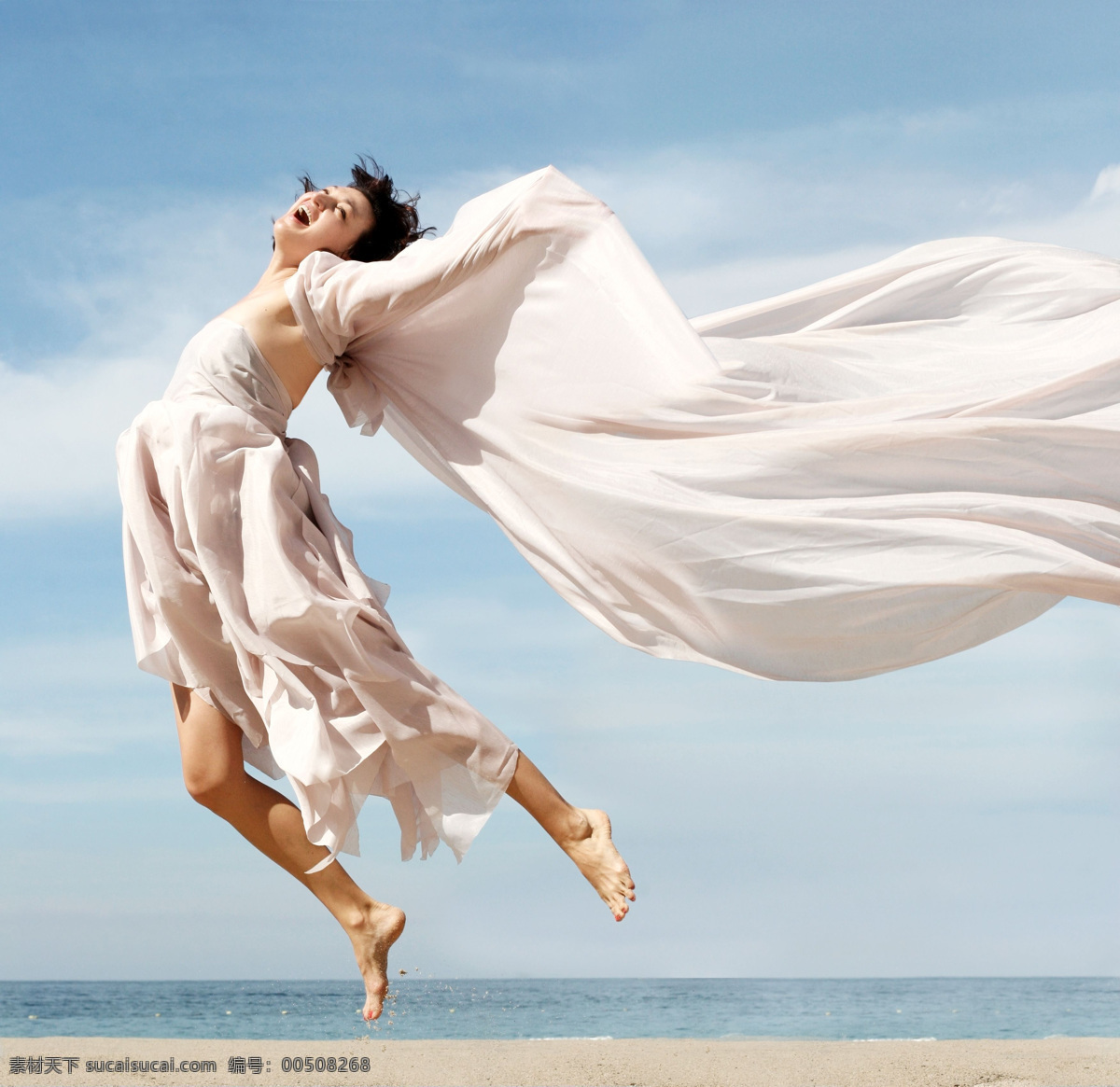 白云 大海 飞舞 风 海滩 蓝天 美女 人物 跳动的活力 跳跃 人物图库 日常生活 跃动的活力 摄影图库 psd源文件