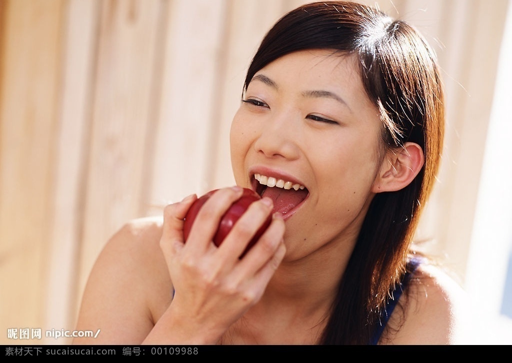 女性清新笑容 女性 清新 笑容 亚洲 人物 快乐 美丽 家庭 主妇 人物图库 日常生活 苹果 摄影图库
