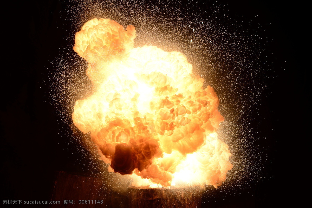 爆炸 特效 烟雾 硝烟 炸弹 爆破 燃烧 浓烟 火焰 军事武器 现代科技