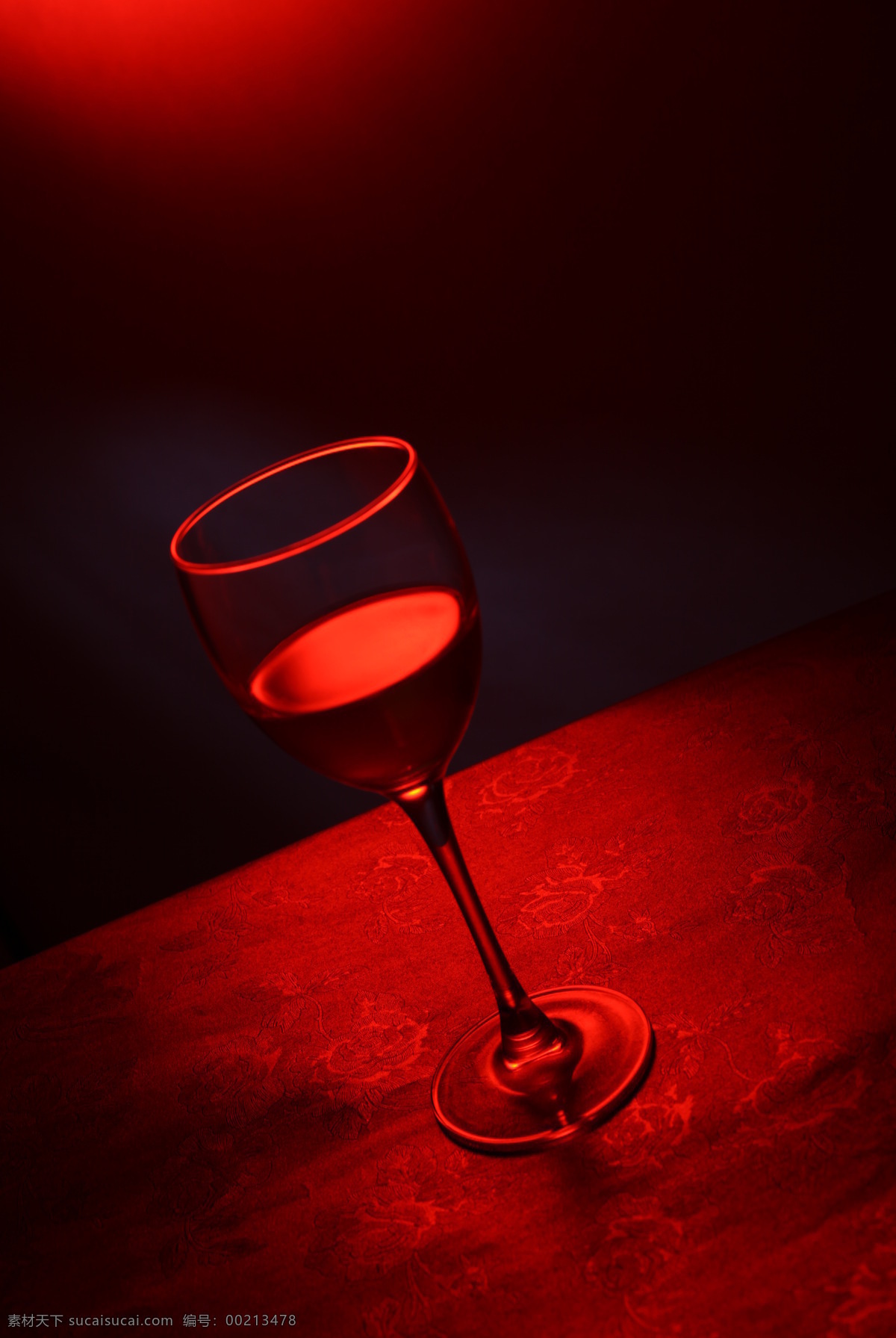 高脚杯 红酒 红色 暖调 玻璃杯 高清 大图 家居 饮料酒水 餐饮美食