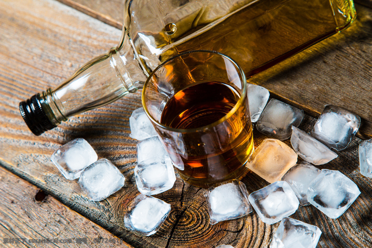 冰块 威士忌 洋酒 酒瓶 酒水 玻璃酒杯 玻璃杯子 酒类图片 餐饮美食