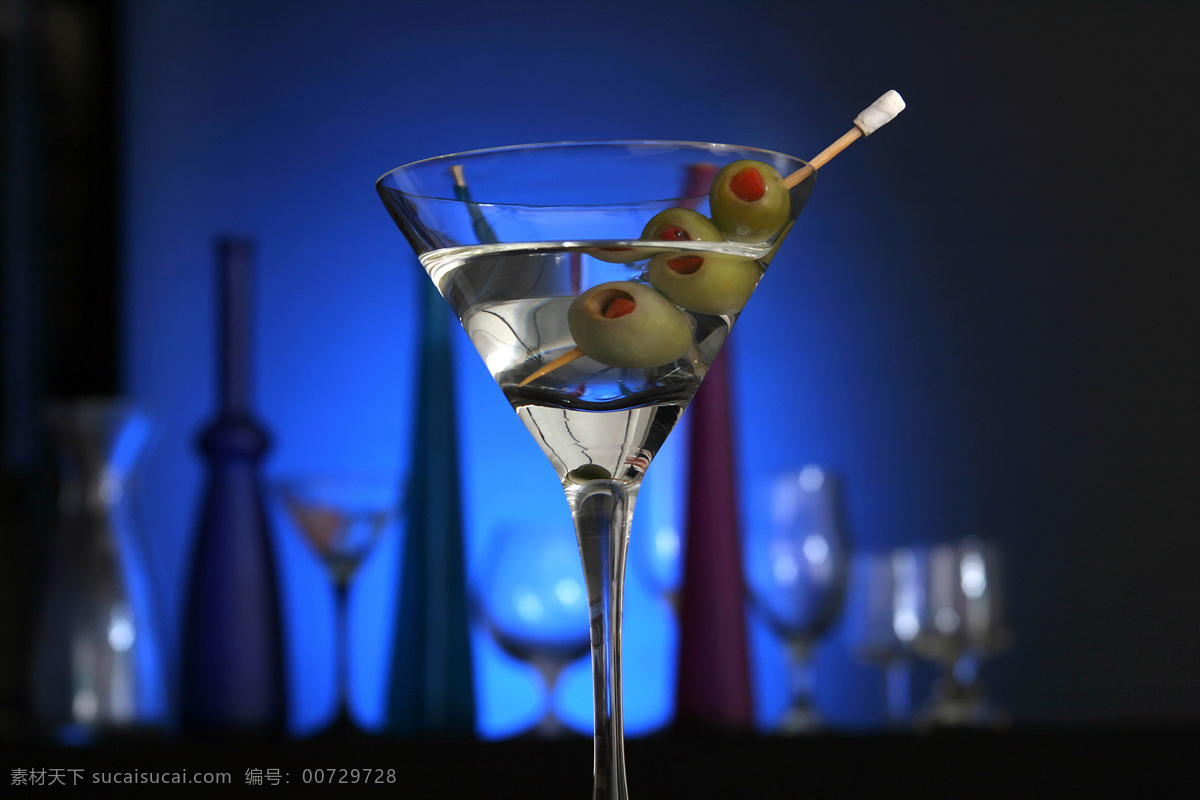 马提尼 酒 马提尼酒 高清图片 摄影图片 高脚杯 酒杯 酒类图片 餐饮美食