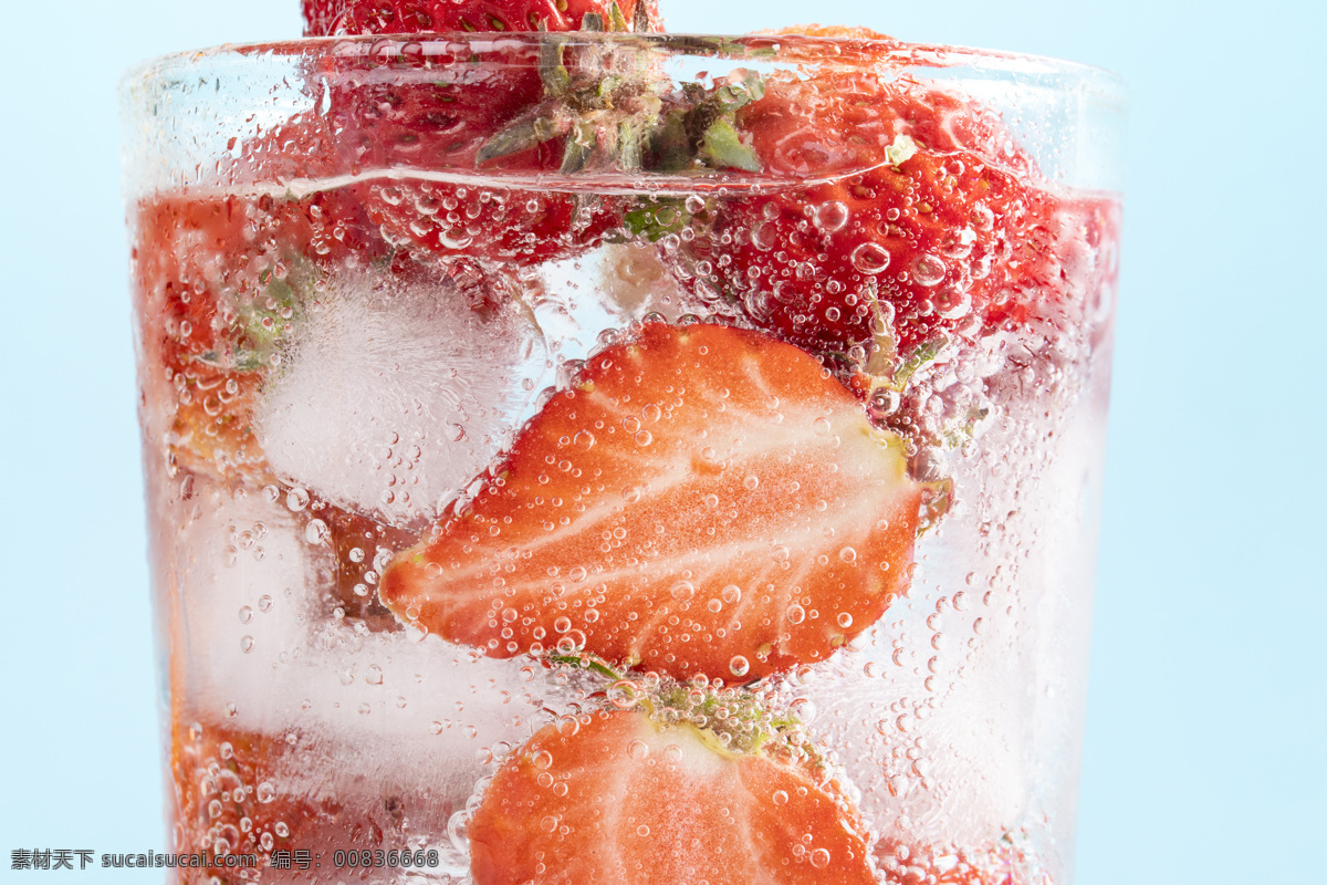 草莓气泡水 果汁 饮料 水果 新鲜 气泡 生活百科 生活素材