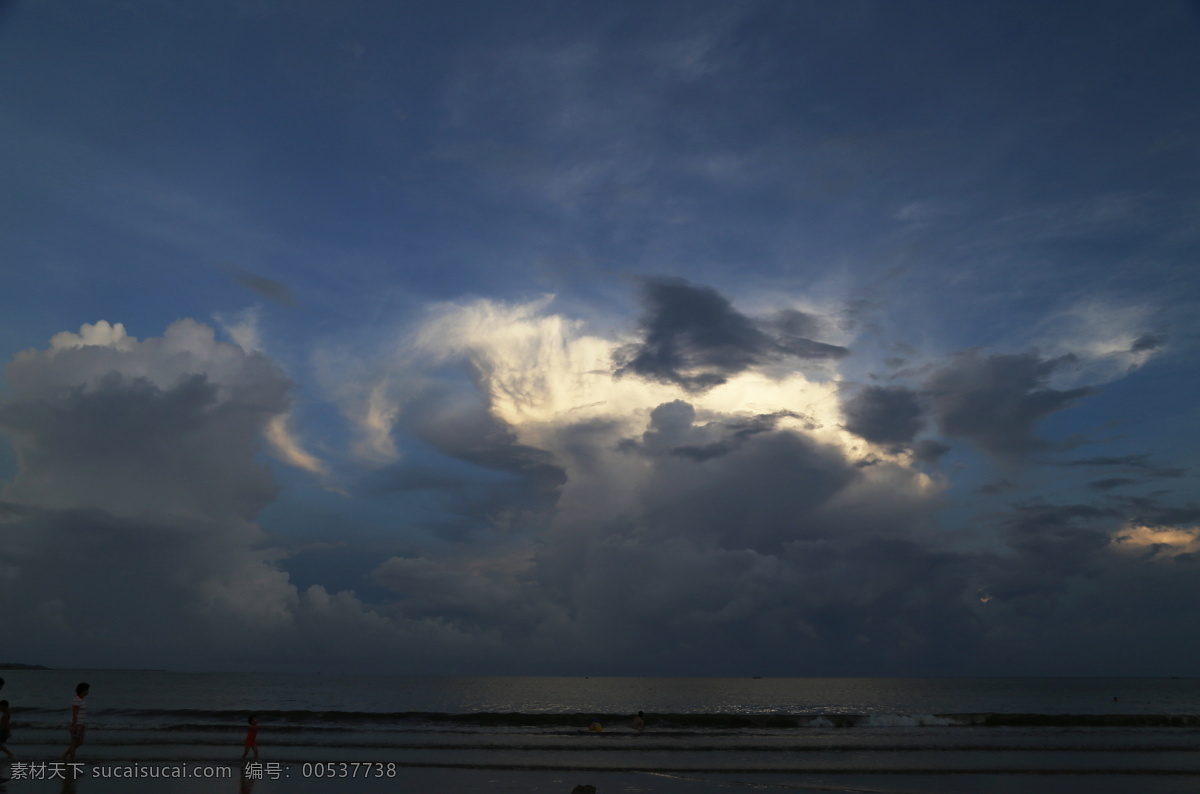 傍晚 高隆湾 海滩 傍晚的海滩 高隆湾海滩 夕照海滩 文昌高隆湾 海边变幻的云 自然景观 自然风景