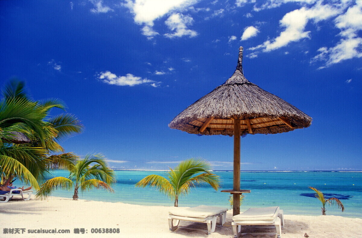 夏日 沙滩 美景 椰子树 凉停 太阳椅 大海 蓝天 白云 汽车 大海图片 风景图片