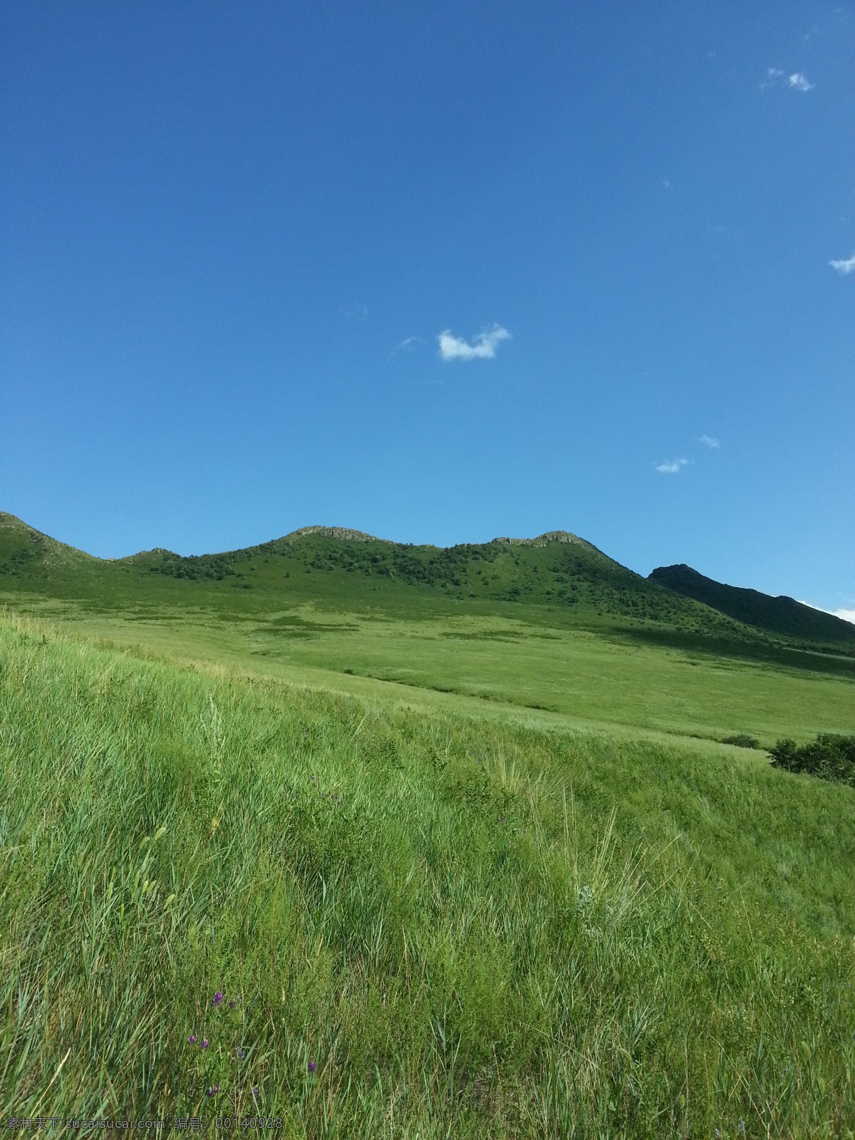 蓝天绿草 青山 绿地 草坪 蓝蓝的天空 山峦 云朵 扎鲁特旗 草原 风光 旅游摄影 自然风景