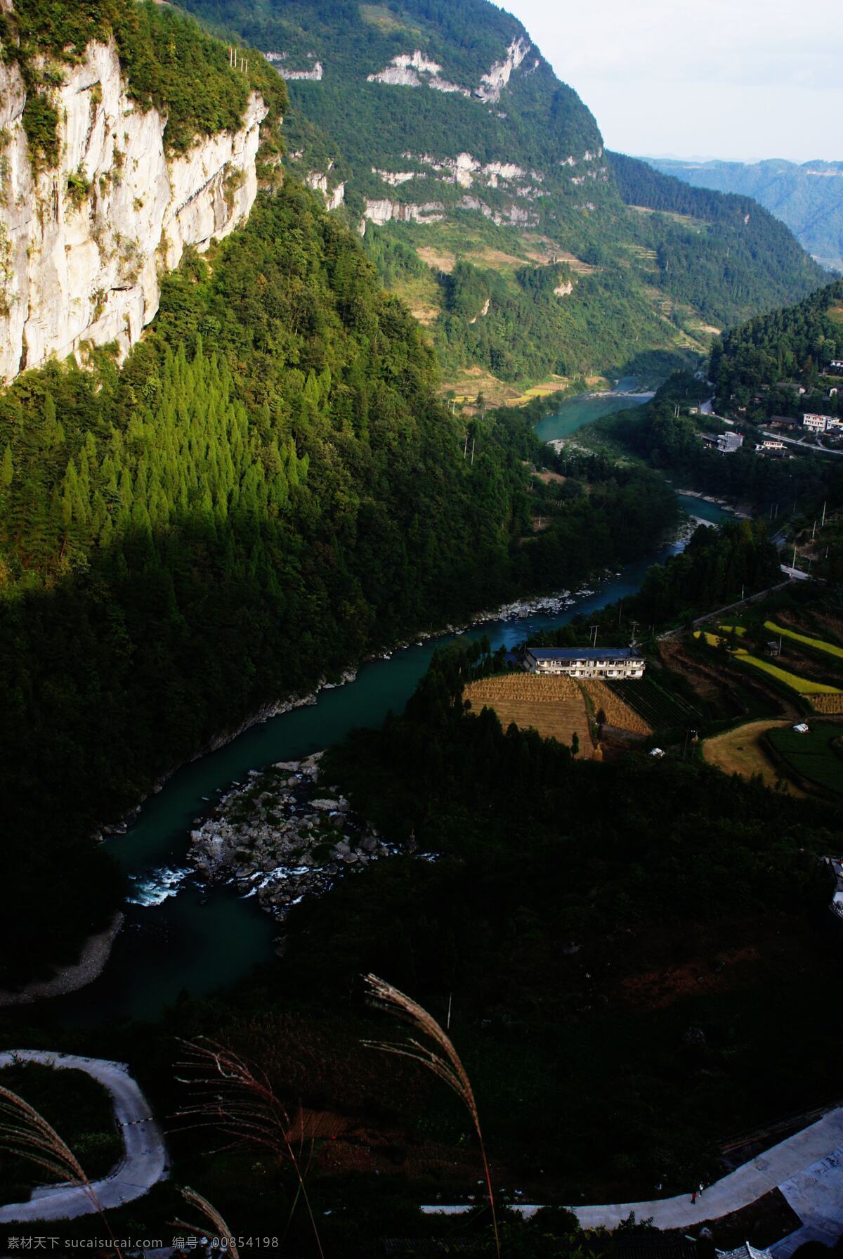 大美恩施 青山重叠 绝壁断崖 绿水环抱 弯曲河流 自然风景 旅游摄影