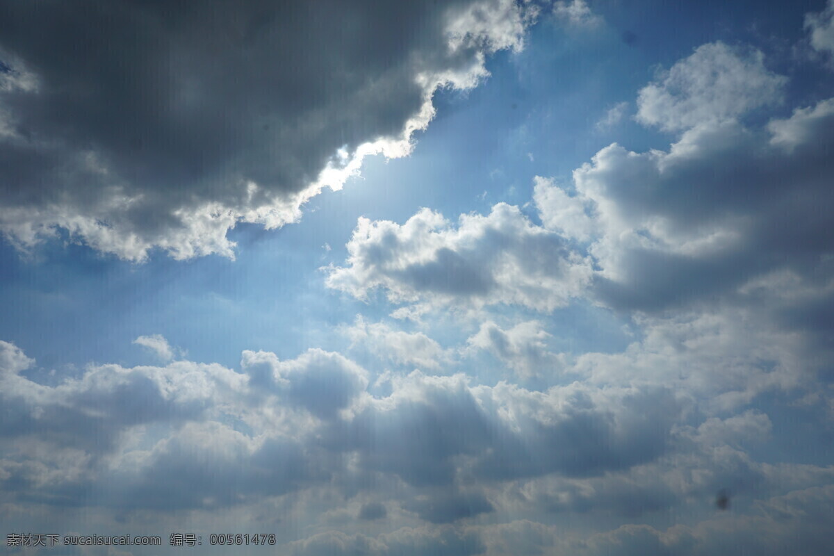 蓝天白云 乌云 云层 遮挡太阳 云彩 天空 蓝天 白云 云 风景 自然景观 自然风景