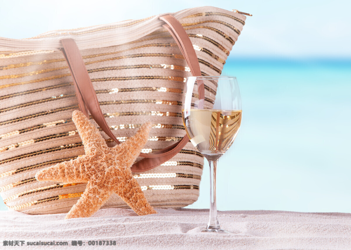 沙滩 上 手提包 海星 夏天主题 海滩旅游 高脚杯 饮品 其他类别 生活百科