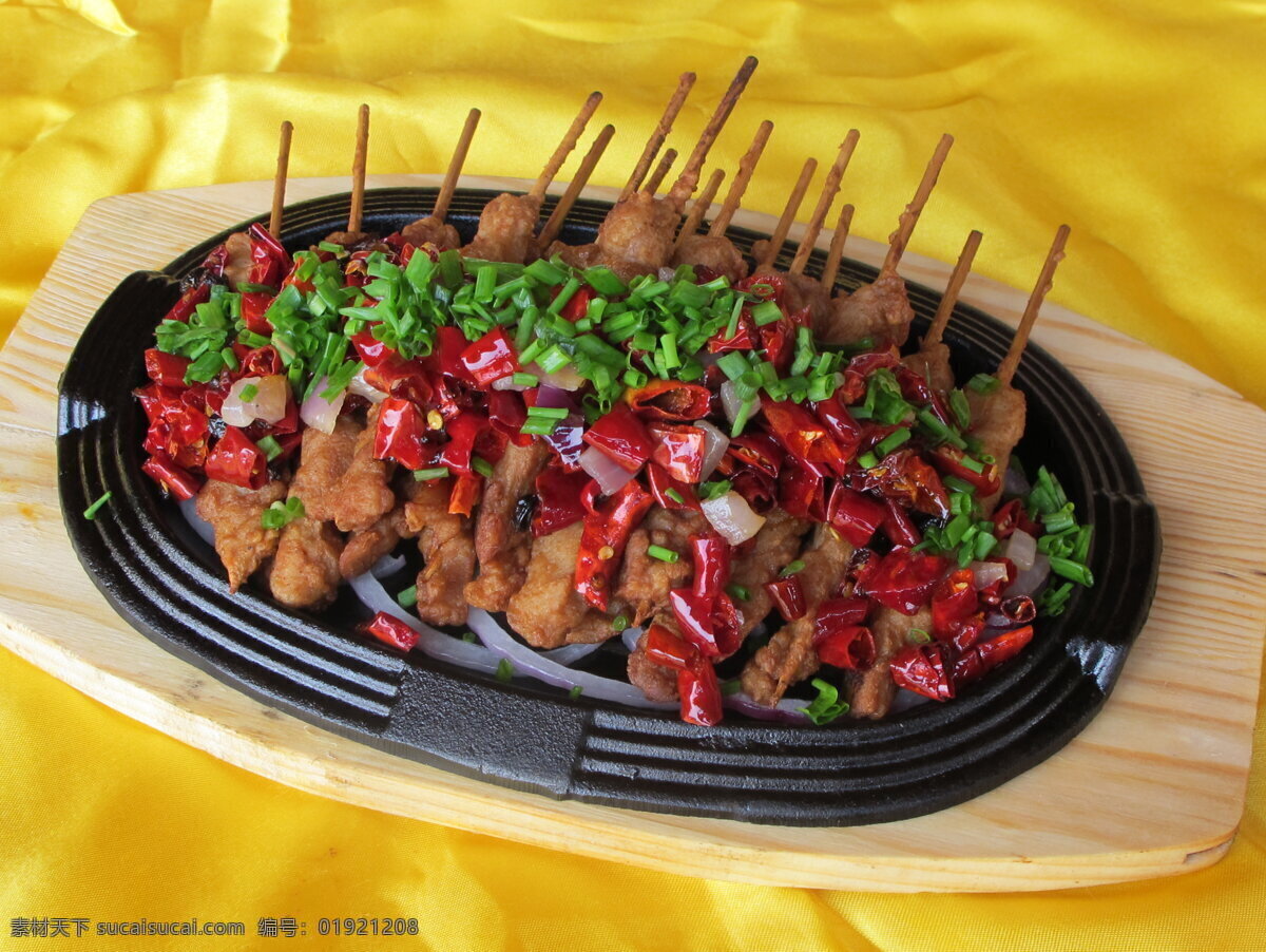 铁板串串兔 铁板 串串 兔肉 香辣 味美 乡里 块状 湘菜 传统美食 餐饮美食