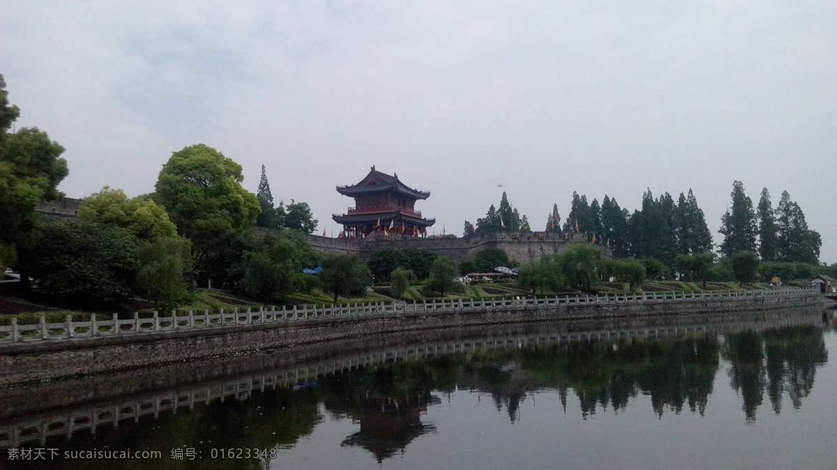 荆州 一景 河道 河堤 护栏 河岸道 古城门 古城墙 绿化 树木 云天 景观 景点 旅游摄影 建筑风光 国内旅游