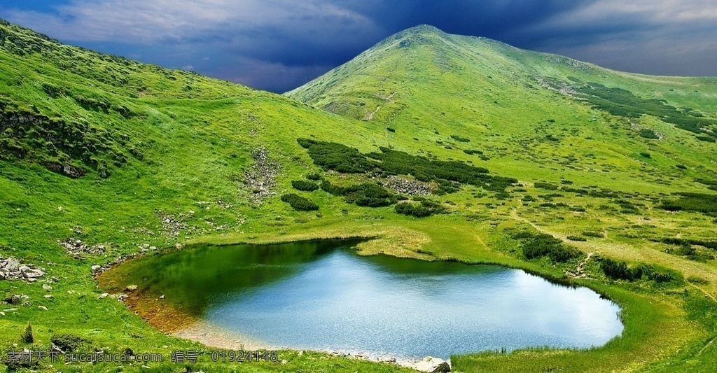 草地 山 水 风景 绿色 洁净 天空 桌面 草原 水塘 山丘 自然 山水风景 自然景观