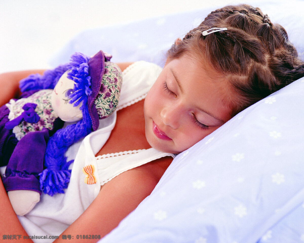 小孩 睡觉的小孩 蓝色的小熊 人物图库 儿童幼儿 摄影图库