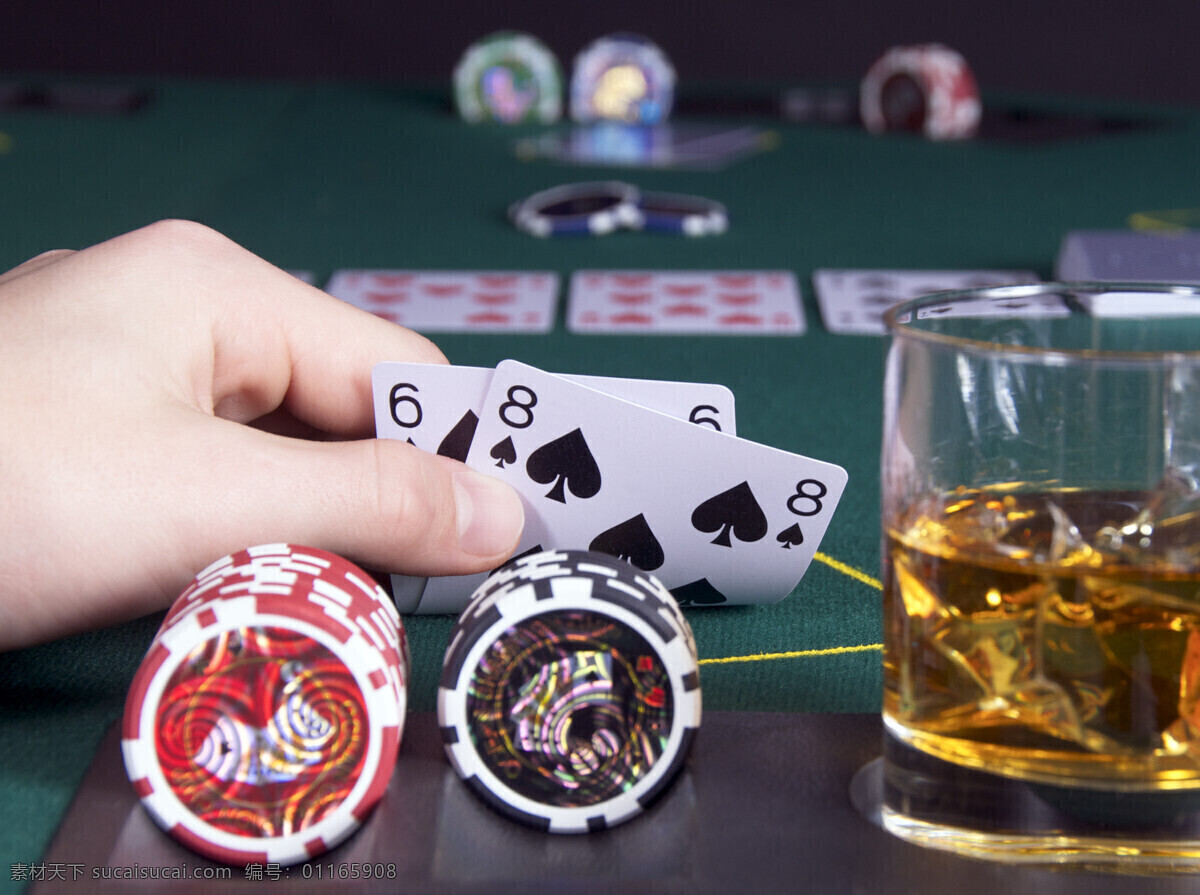 下 赌博 人物 赌桌 扑克牌 筹码 水杯 其他类别 生活百科