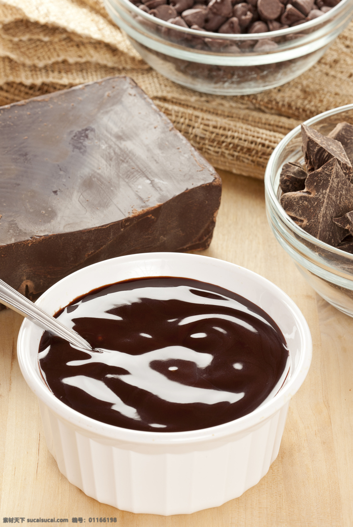 巧克力 巧克力酱 丝滑 美食 食品 朱古力 诱人的巧克力 情人节美食 咖啡 西餐美食 餐饮美食 生活百科