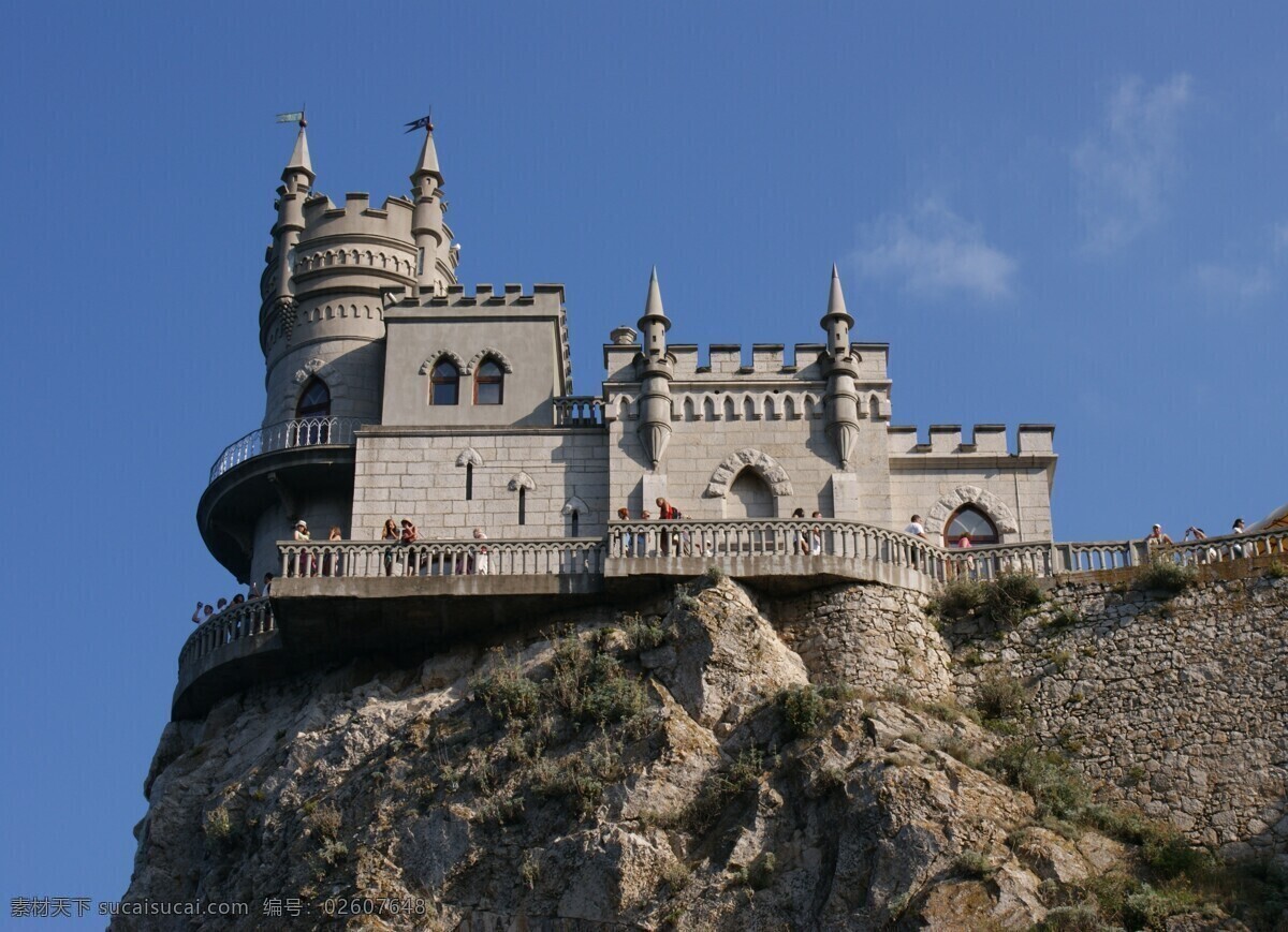 石头 山上 建筑物 高山 蓝天 白云 城堡 欧式建筑 游人 名胜古迹 山水风景 风景图片
