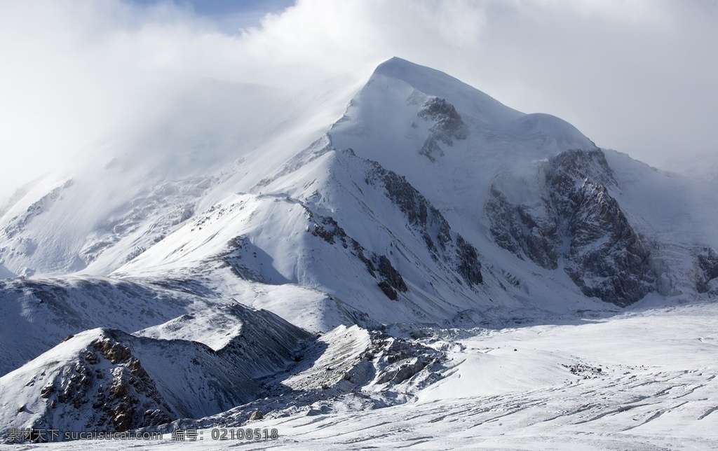 阿尼玛卿雪山 雪山 大山 上方 青藏高原 西藏美景 雪域高原 自然景观 山水风景