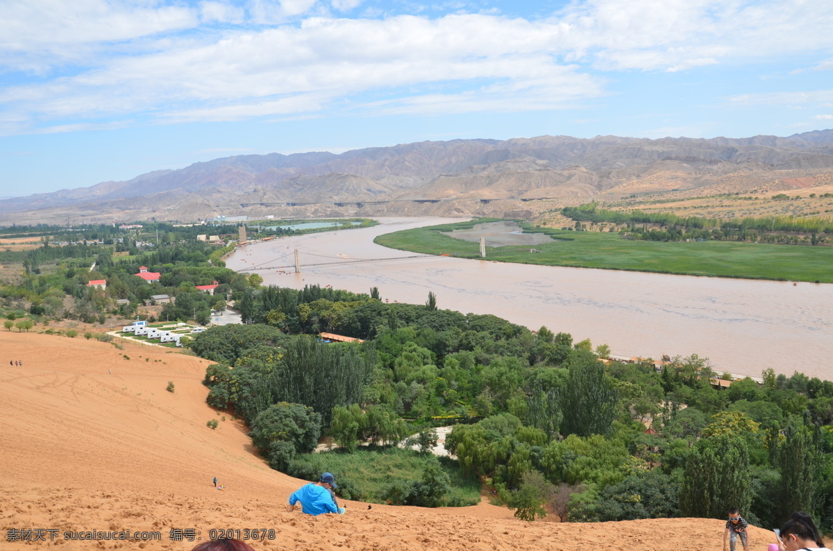 沙坡头 沙子 黄河 远山 滑沙 蓝天 白云 宁夏 旅游摄影 自然风景