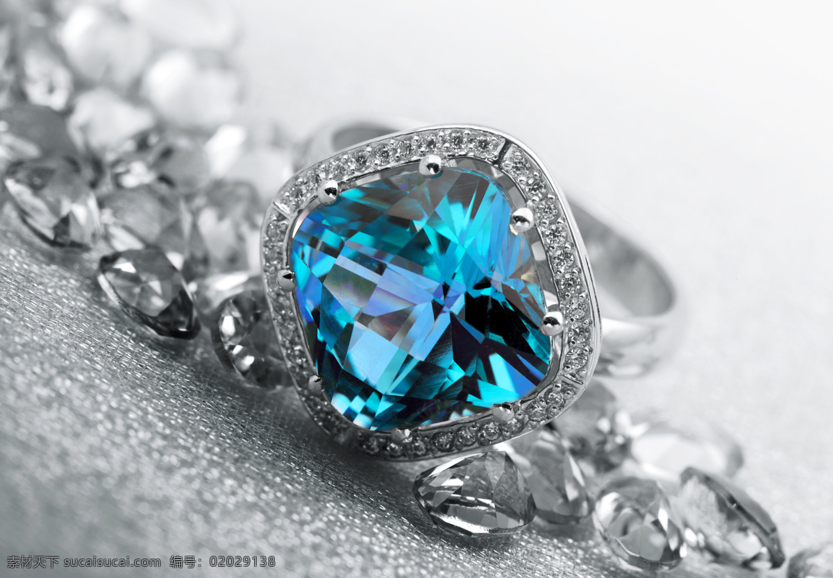 蓝色宝石戒子 宝石 钻石 女性戒子 女性首饰 珠宝服饰 生活百科 白色