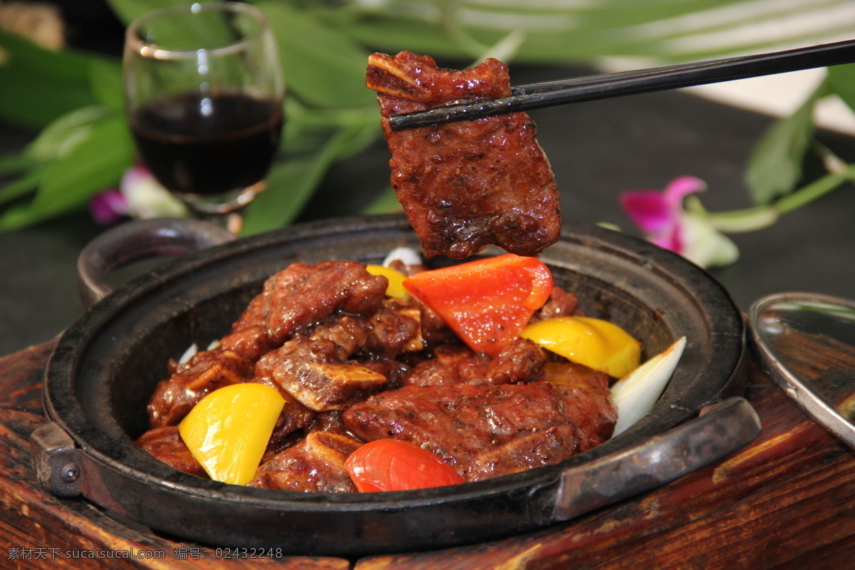 石锅牛仔骨 石锅牛肉 砂锅牛仔骨 焖牛骨 石锅焖牛骨 餐饮美食 传统美食