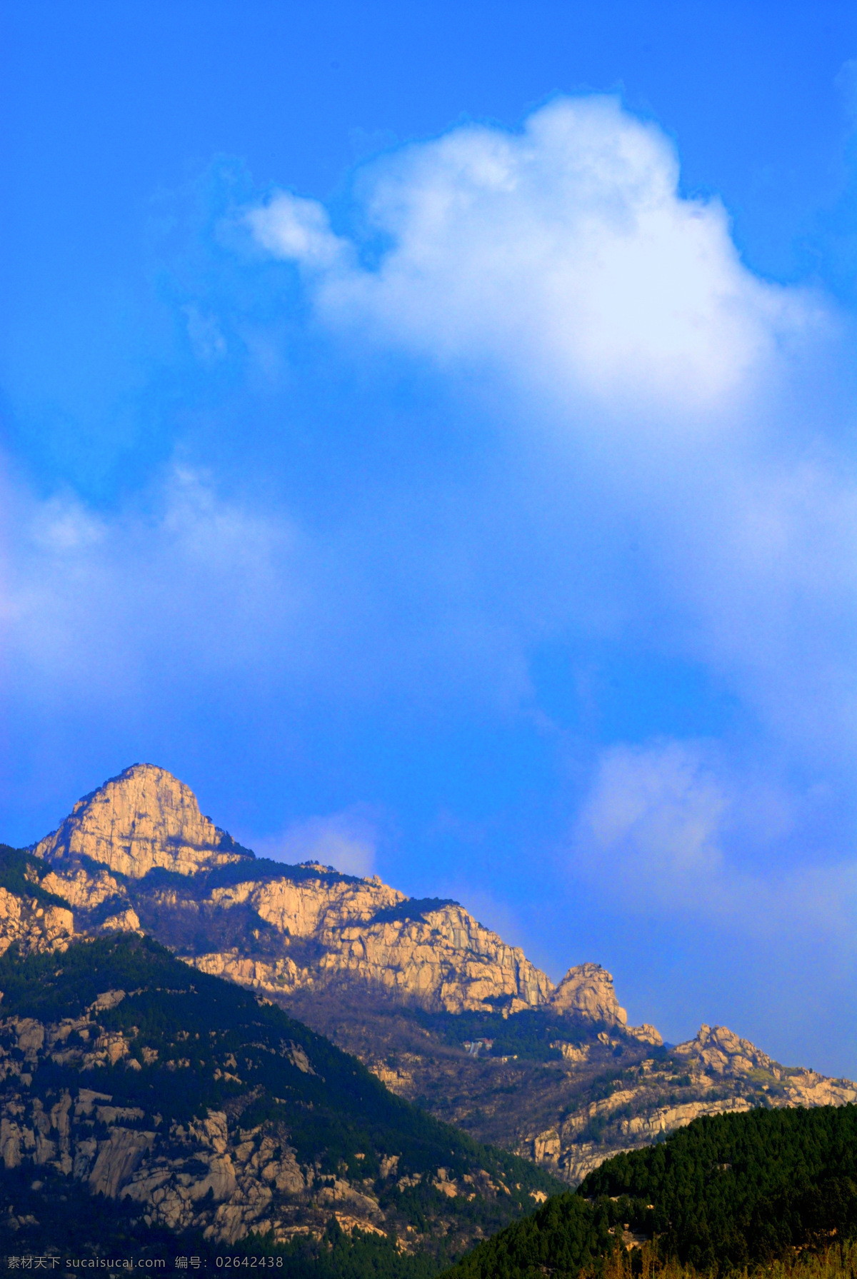 白云 春色 春天 春意 大山 光影 蓝天 绿树 泰山 风景图片 泰山风景 山峰 岩石 阳光 森林 泰山上的风景 山水风景 自然景观 psd源文件