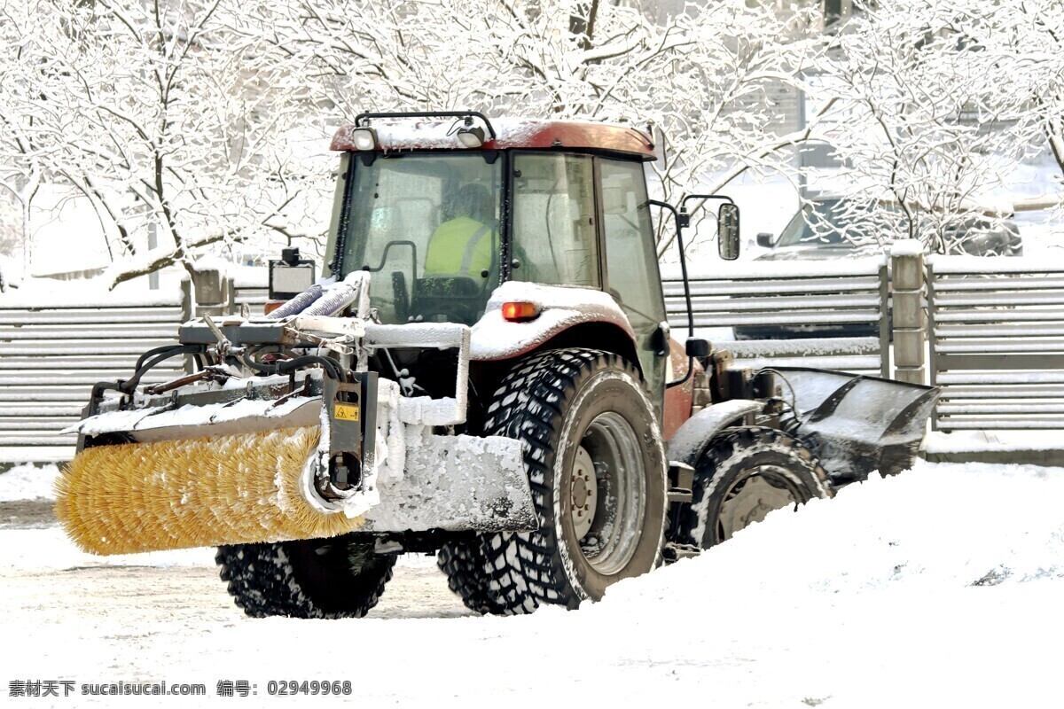 正在 清 雪 推 机 清雪 大雪 冬季 雪灾 推雪机 其他类别 生活百科