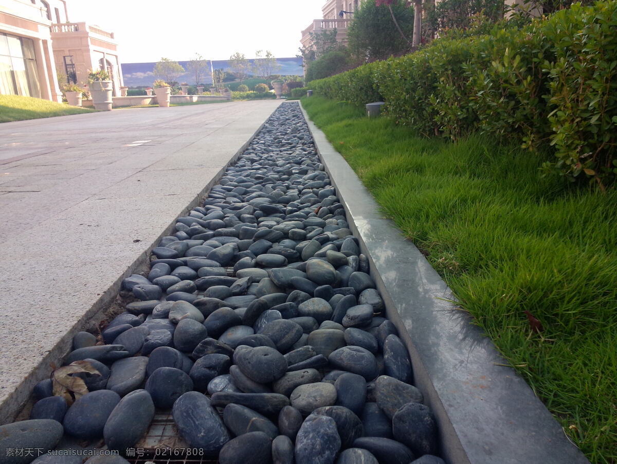 碎石路 碎石 黑色石头 石头 道路 绿化带 乡村风采 自然景观 建筑景观