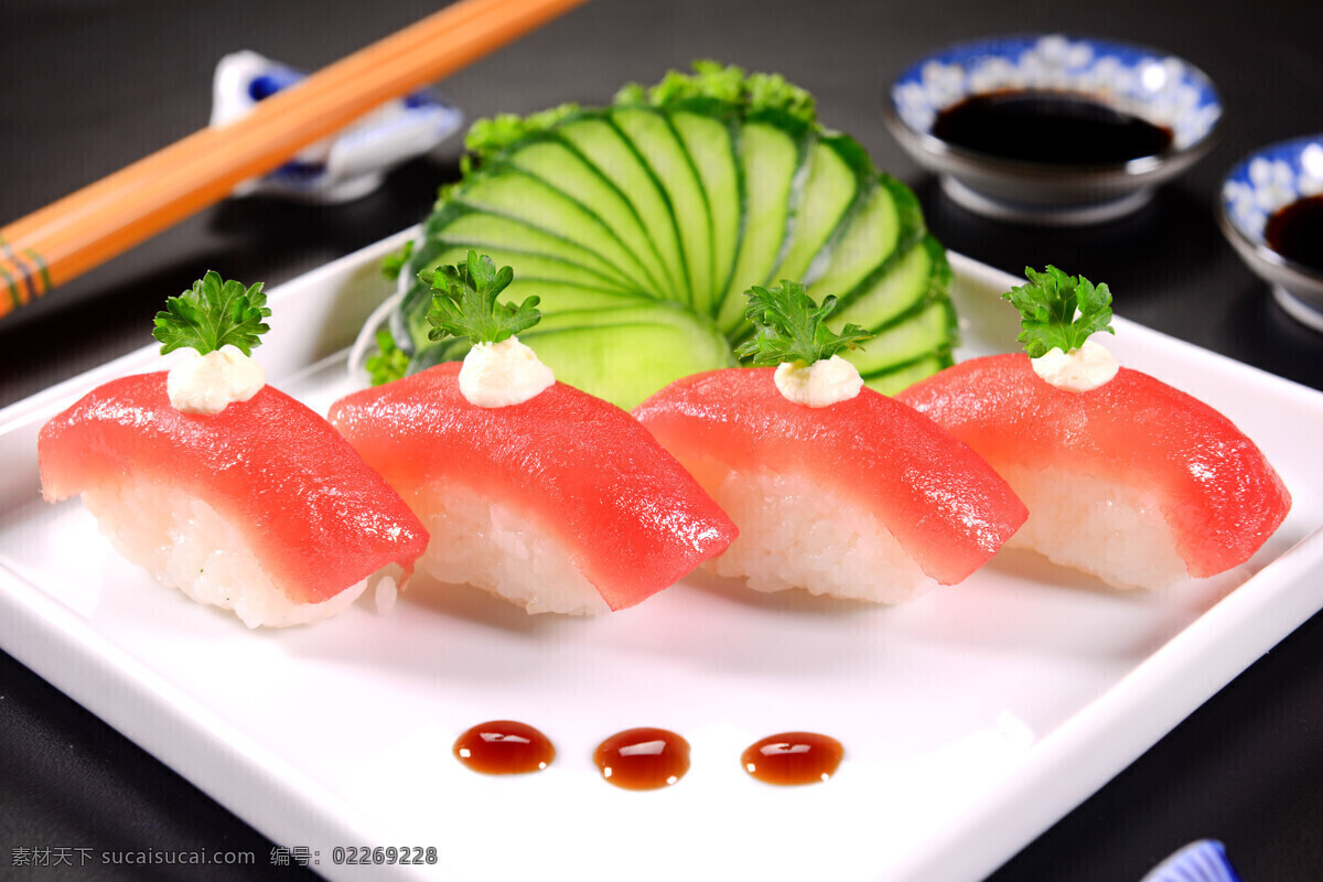 金枪鱼寿司 手握寿司 寿司 日式寿司 日本料理 刺身 生鱼片 日式料理 日式美食 美食 鱼 鲜 风味美食 特色美食 日本美食 日本食物 餐饮美食 传统美食