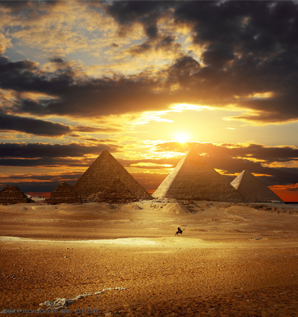 沙漠风情 沙漠 金字塔 天空 夕阳 云朵 多娇江山 自然景观 自然风景