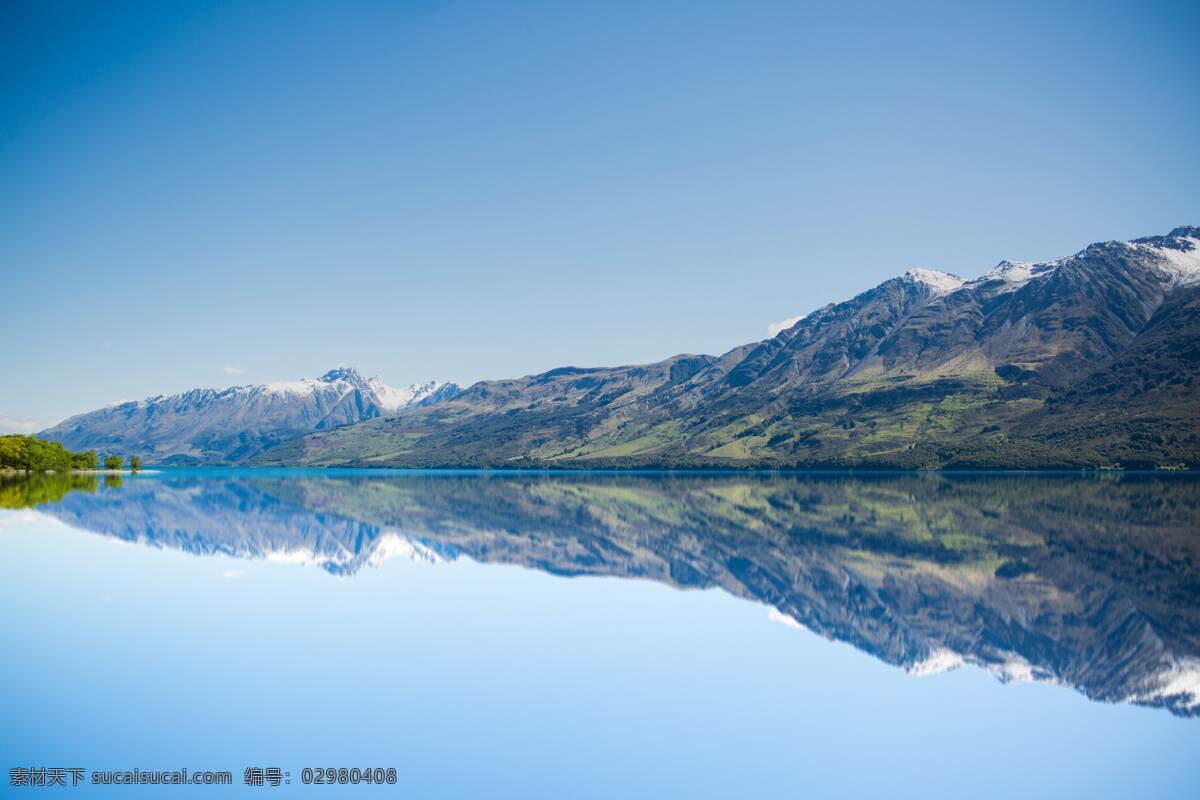 湖边倒影的山 山 风景 倒影 水面 镜像 平静的水面 青山绿水 蓝天 干净 旅游摄影 国外旅游