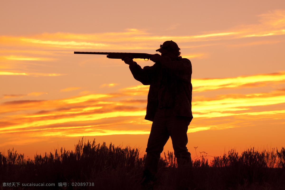 狩猎 人物 打猎 猎人 枪 猎枪 射击 枪击 打枪 稻草 黄昏 运动 军事武器 人物摄影 生活人物 人物图片