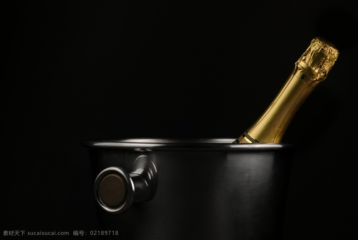 冰冻 香槟 美酒 冰冻的香槟 冰冻的啤酒 酒桶 香槟酒 其他类别 生活百科 黑色