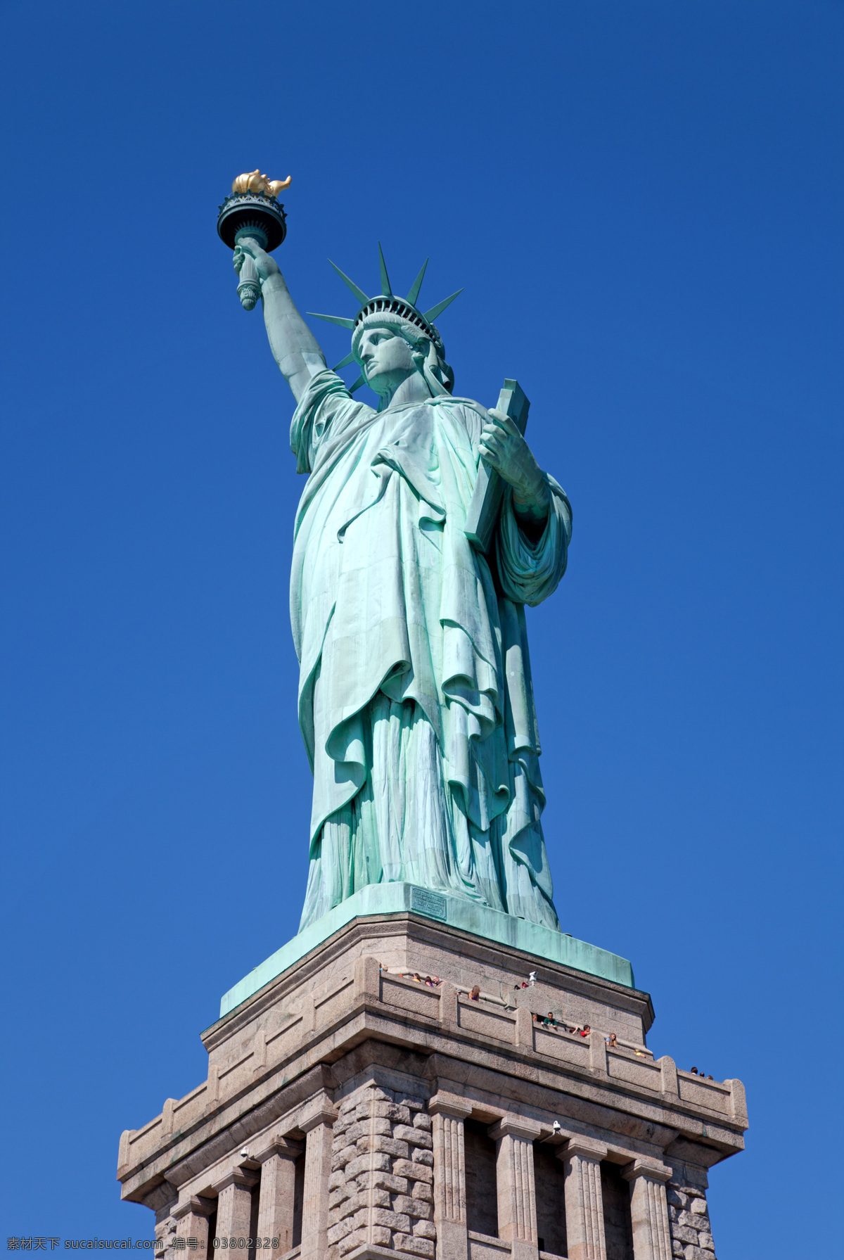 蓝天 下 自由 女神像 自由女神像 建筑 美国 国家 节日庆典 生活百科 蓝色