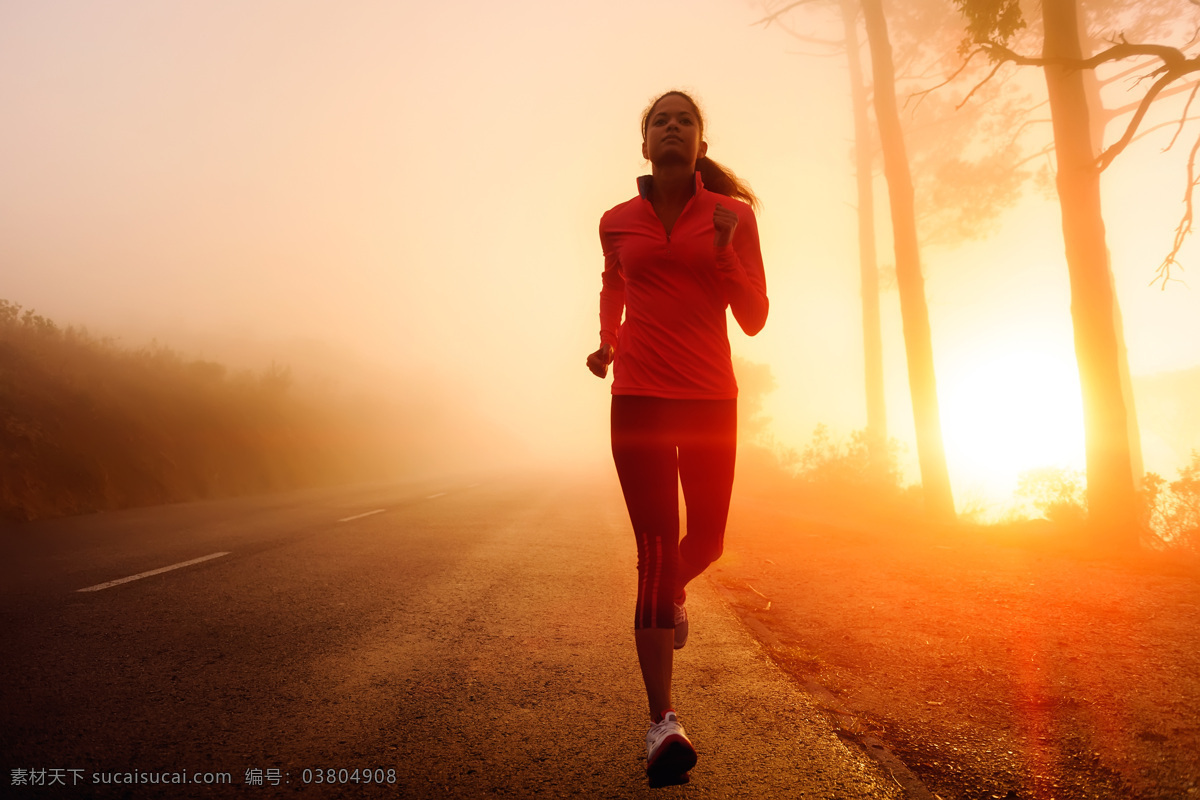 晨跑的美女 晨练美女 晨跑美女 跑步 体育运动 清晨跑步 运动