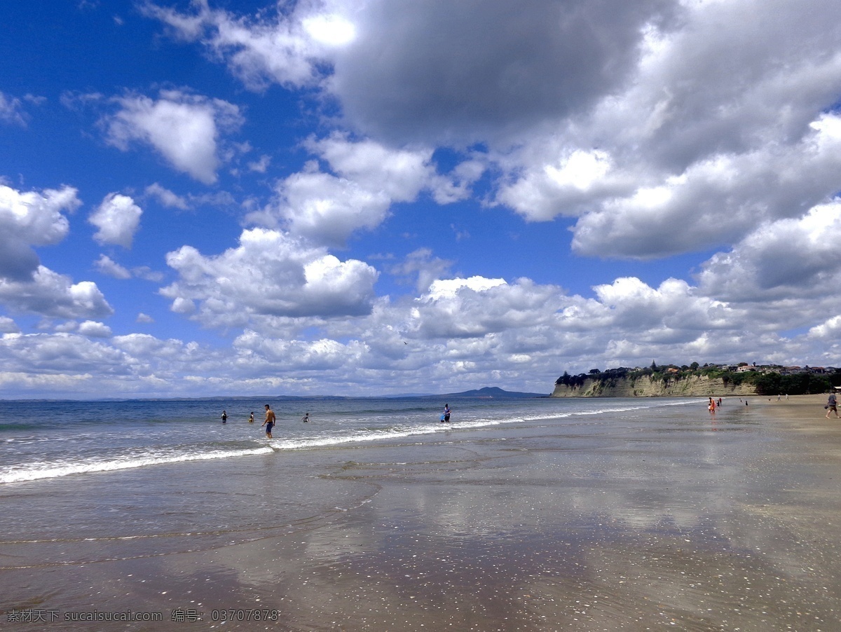 新西兰 海滨 风景 天空 蓝天 白云 云朵 远山 大海 海水 海浪 海滩 游人 散步 休闲 风光 旅游摄影 国外旅游