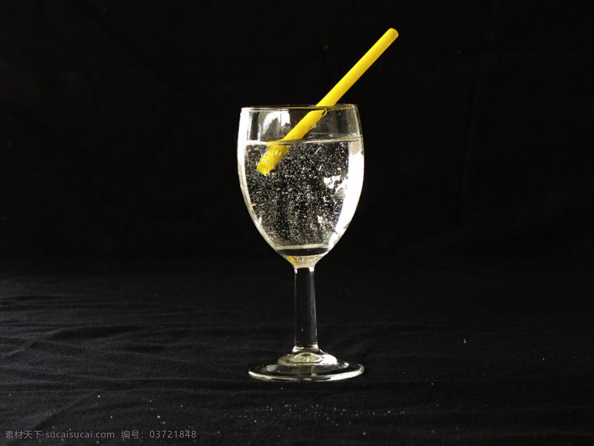 浮动 气泡 玻璃杯 餐饮美食 创意 创作 饮料酒水 浮动气泡 浮动的气泡 独特视角
