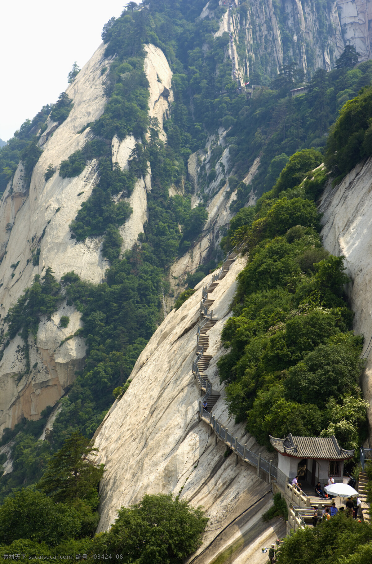 华山 山景 风景 高清图片 竖构图 彩色照片 中国 东亚 亚洲 陕西省 旅游 旅行 户外 白昼 自然 景点 旅游胜地 陡峭 山坡 石崖 石屋 险峻 岩石 山谷 路 石阶 台阶 风景名胜 风景图片